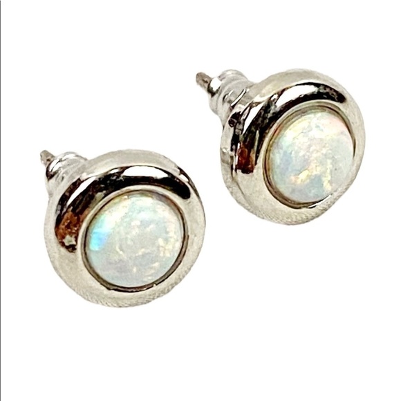 Jewelry - Opal studded earrings